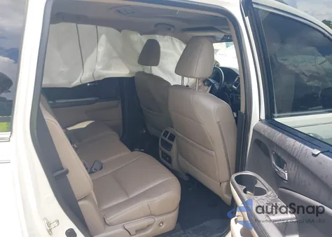 2017 Honda Pilot Touring z USA, uszkodzony, nr VIN 5FNYF5H91HB007795